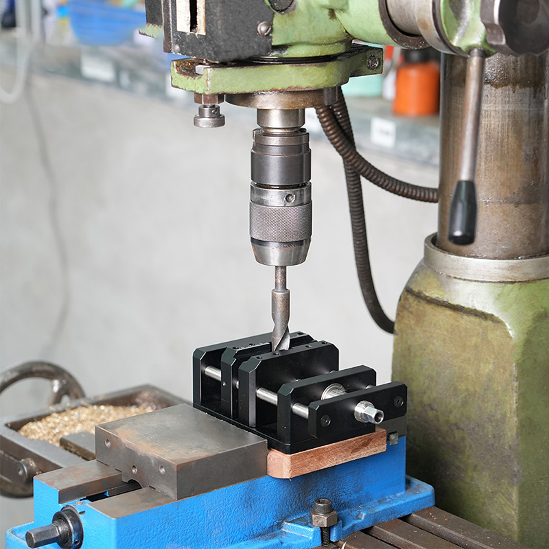 Samocentrujący zacisk stolarsk – Woodworking Bench Vise recenzja i cena